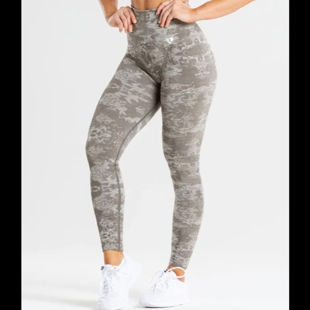 Gym Shark camo leggings size XL